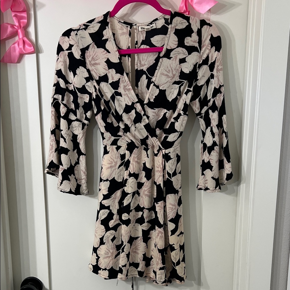 Billabong Black and White floral Patterned wrap dress